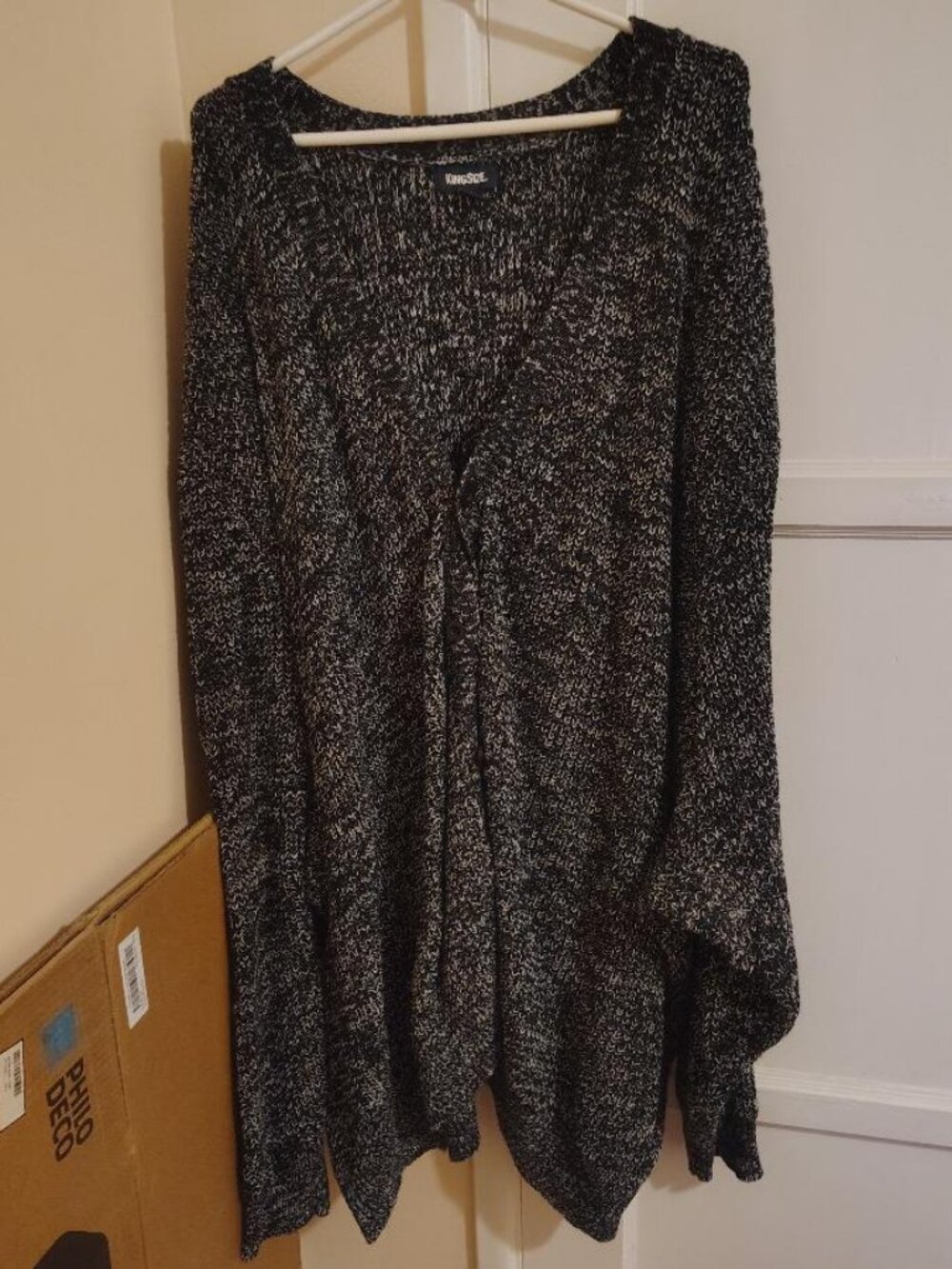 King Size 7X Black & White Knit Sweater